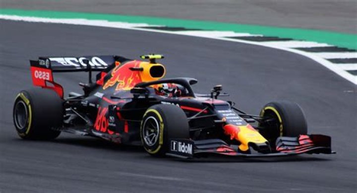 Are all F2 cars the same?