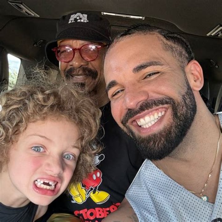 Are Drakes mom and dad still together?