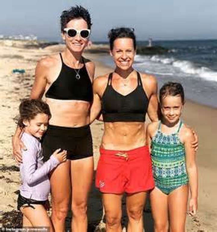 Are Stephanie Gosk and Jenna Wolfe still married?