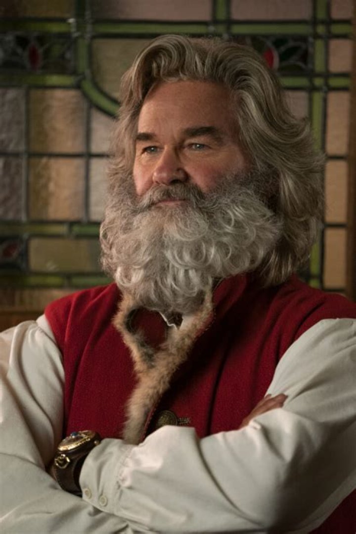 Did Kurt Russell wear a fake beard in Christmas Chronicles?