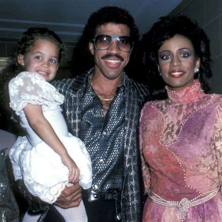 ¿Lionel Richie tiene hijos biológicos? – Celebrity.fm