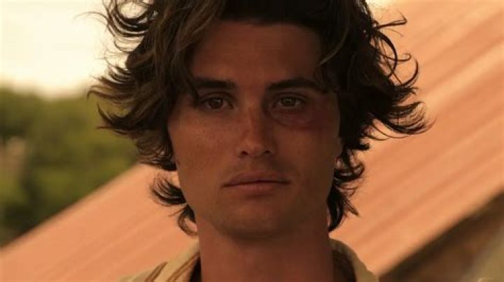 How old is John B from Outer Banks? – Celebrity.fm – #1 Official Stars, Business & People Network, Wiki, Success story, Biography & Quotes