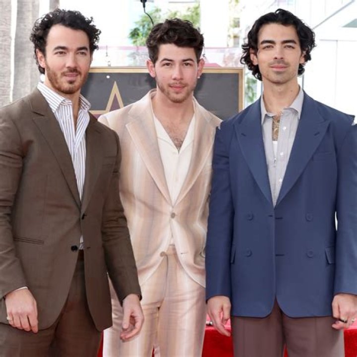 How old were the Jonas Brothers while filming Jonas?