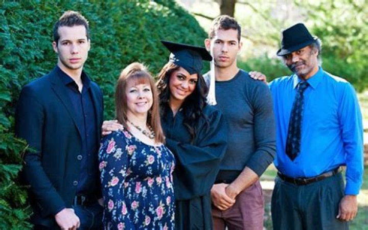 How rich is John Nettles?