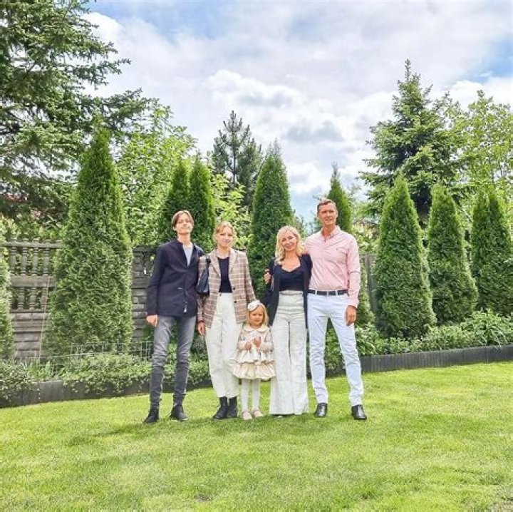 How tall is Karina OMG? – Celebrity.fm – #1 Official Stars, Business & People Network, Wiki, Success story, Biography & Quotes