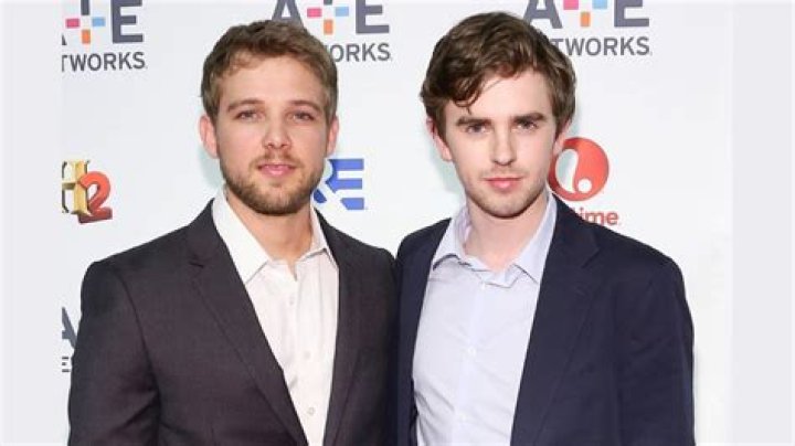 Is Freddie Highmore a twin?
