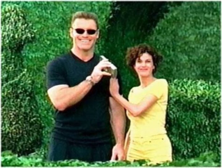 Is Howie Long still married to Teri Hatcher?