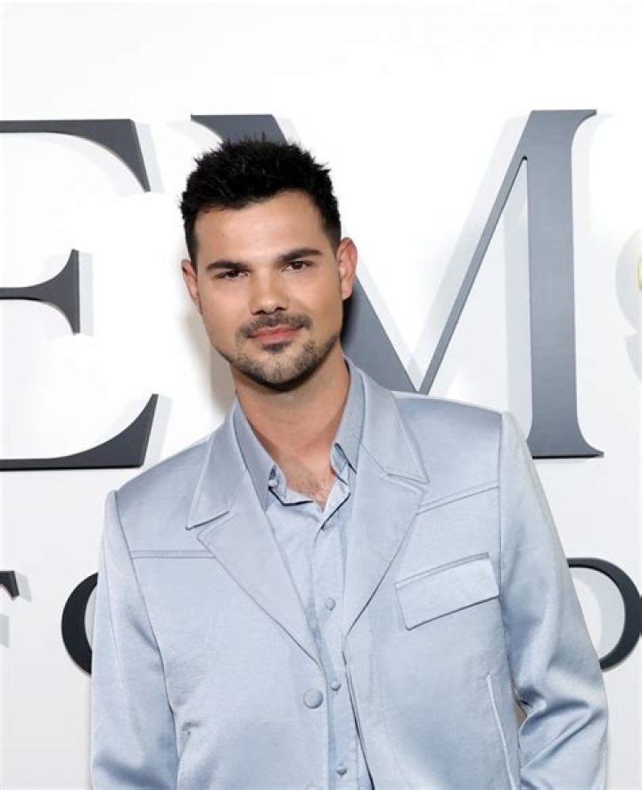 Is Taylor Lautner rich?