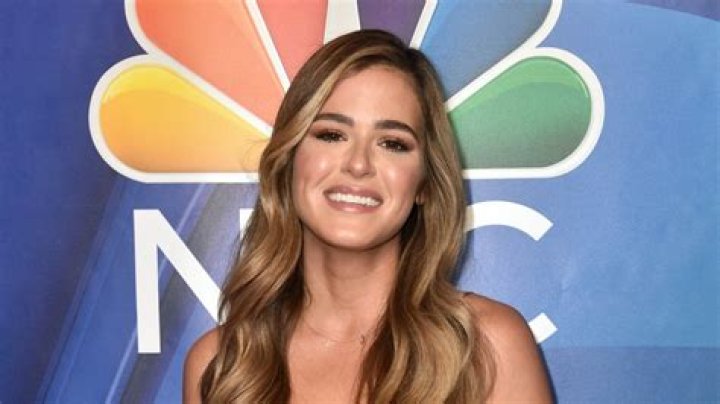 What does JoJo Fletcher do for a living?