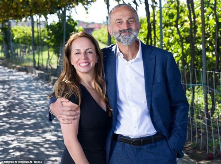 What does Sarah Richardson’s husband Alex do for a living?