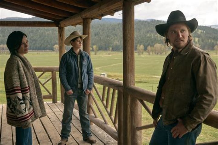 What episode in season 2 of Yellowstone does Beth get beat up?