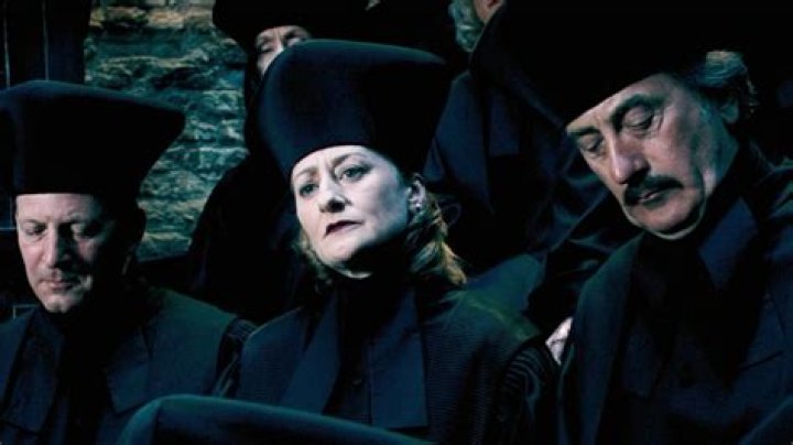 What happened to Amelia Bones in Harry Potter?