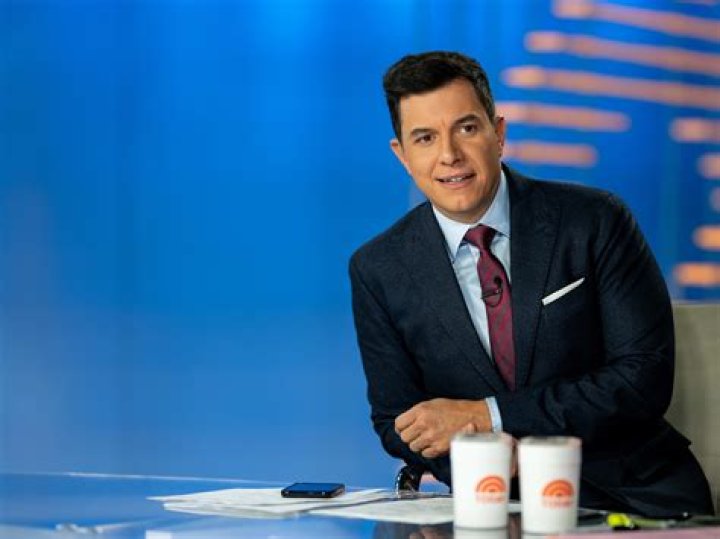 What is Tom Llamas salary?