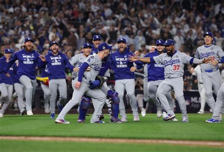 ¿A qué hora juegan los Dodgers el sábado? – Celebrity.fm