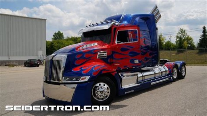 What truck is Optimus Prime in the last knight?