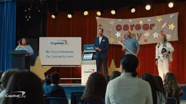 Who are the actors in the new Capital One commercial?