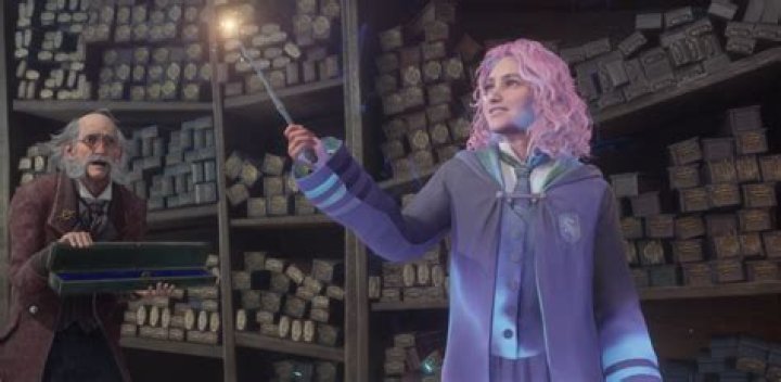 Who has a maple wand with unicorn hair core?