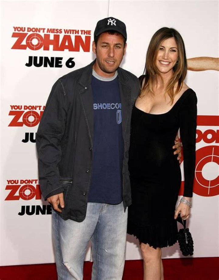 ¿Quién es la esposa de Adam Sandler? – Celebrity.fm