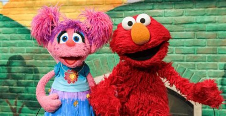 Who is Elmo girlfriend?