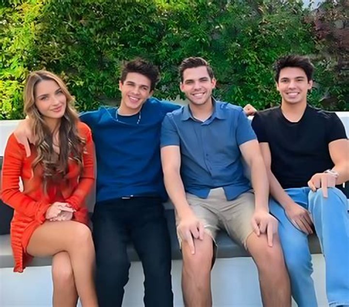 Who is Lexi Henslers family?