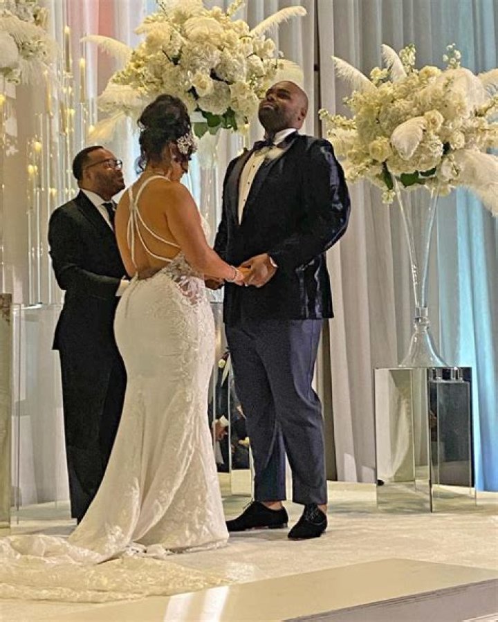 ¿Quién es Michael Oher esposa? – Celebrity.fm