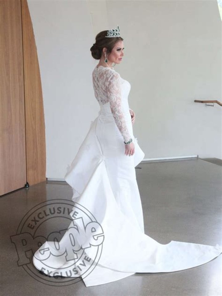 Who is the richest Dallas housewife?