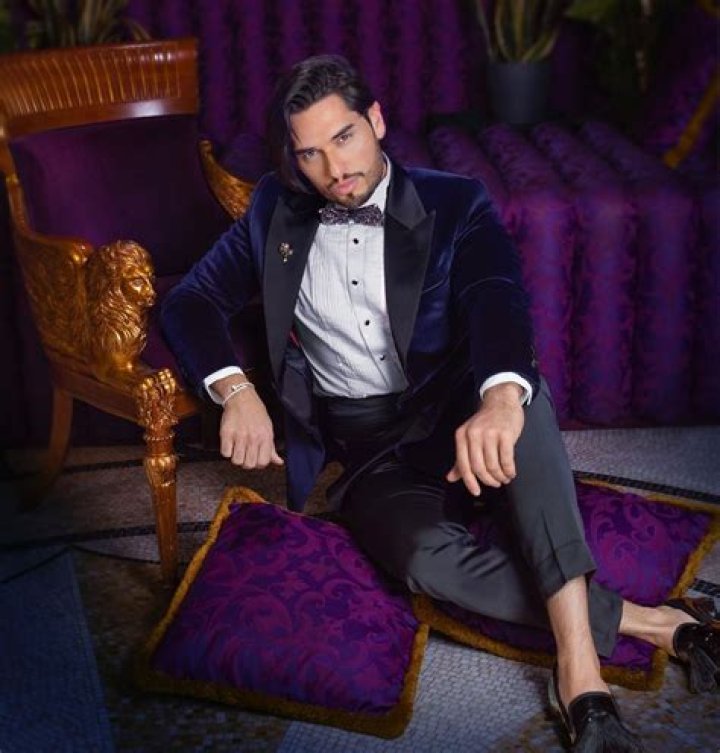 Who is the richest jeweler?