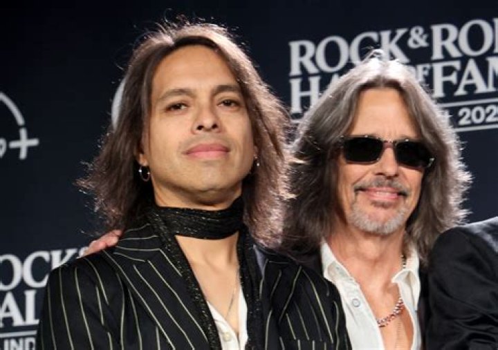 Who was the original lead singer of Molly Hatchet?