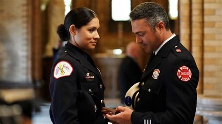 چرا severide شیکاگو آتش را ترک کرد؟